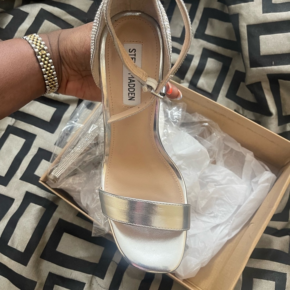 Steve Madden Womens Kisha Silver Ankle Strap Heels Size 9.5 - Picture 3 of 5